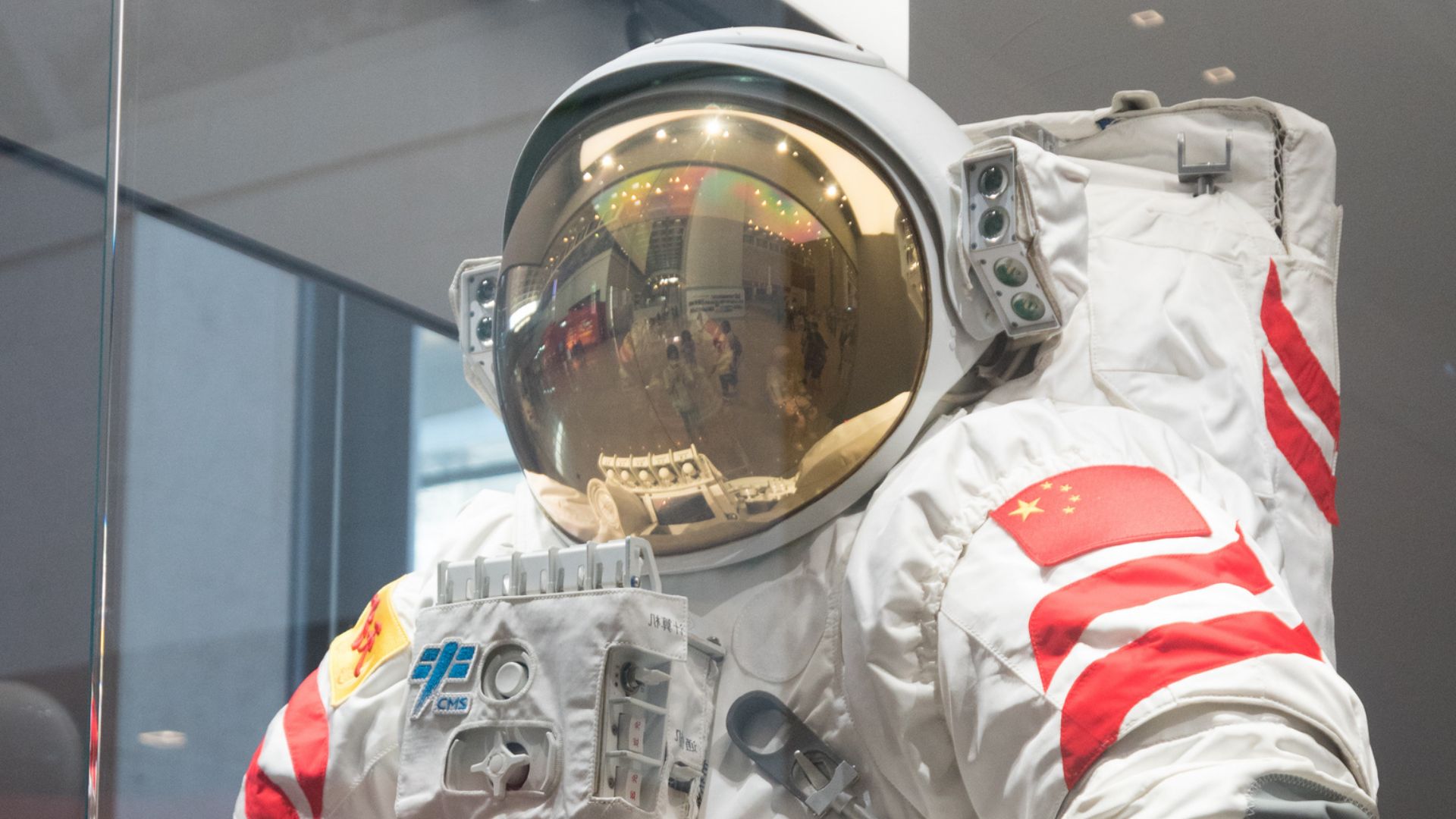 File:Feitian space suit at NMC 02.jpg