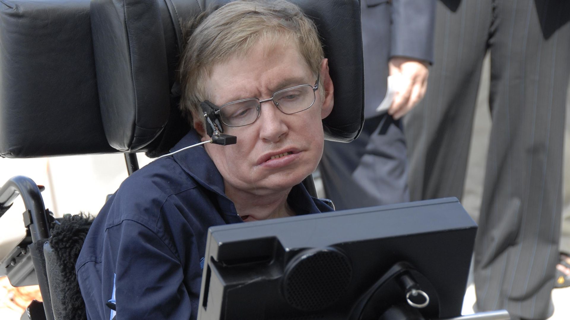 File:Stephen Hawking at Kennedy Space Center Shuttle Landing Facility KSC-07pd-0946.jpg