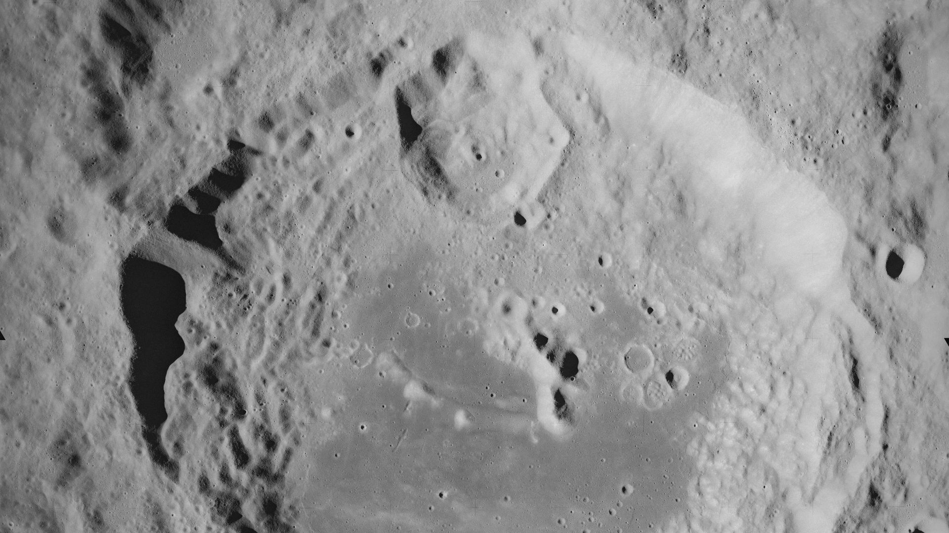 File:Aitken crater AS17-M-0341.jpg
