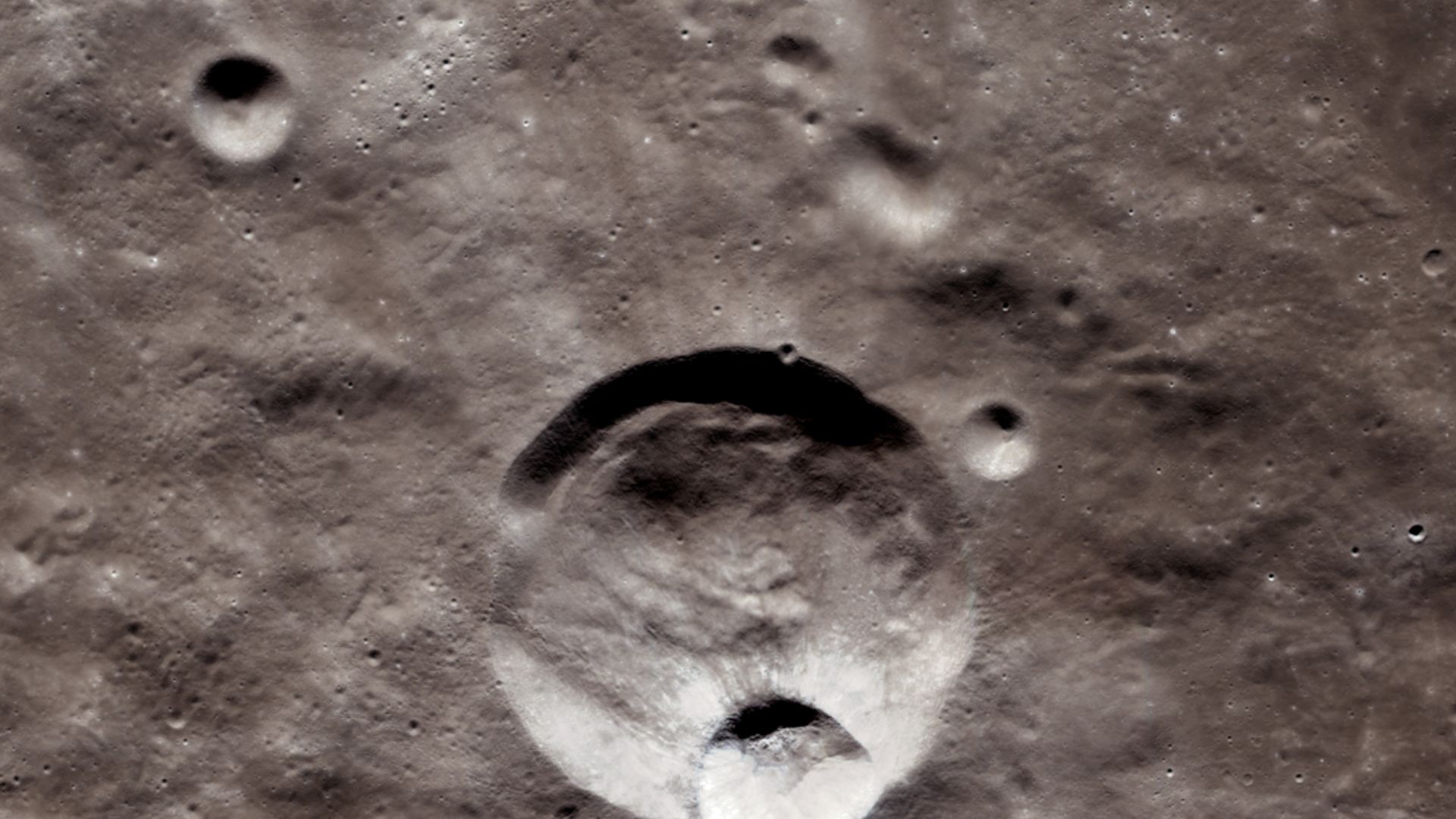 File:Grotrian crater Hawke crater WAC.png