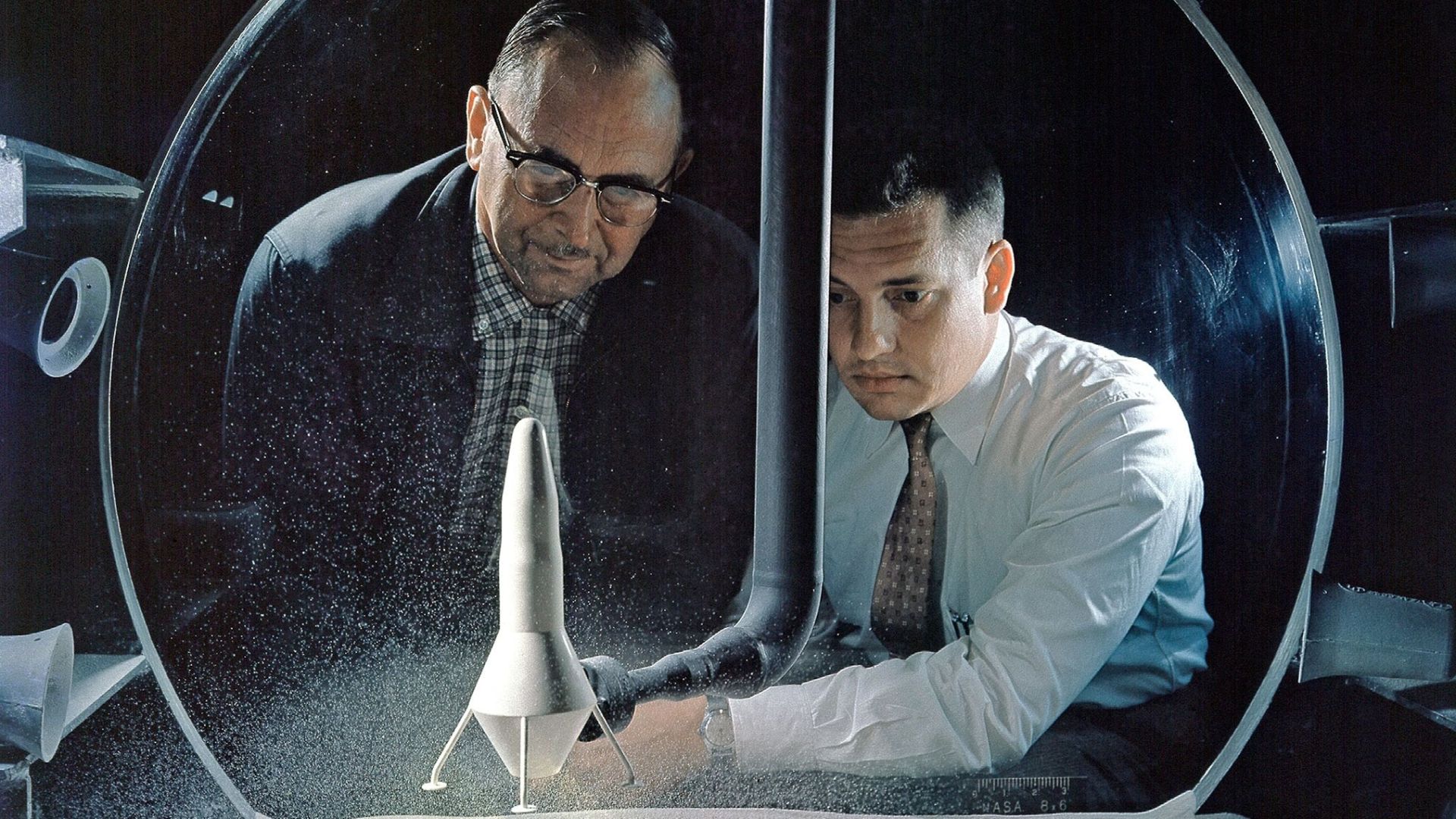 File:NASA Researchers Analyze a Moon Dust Simulation.jpg