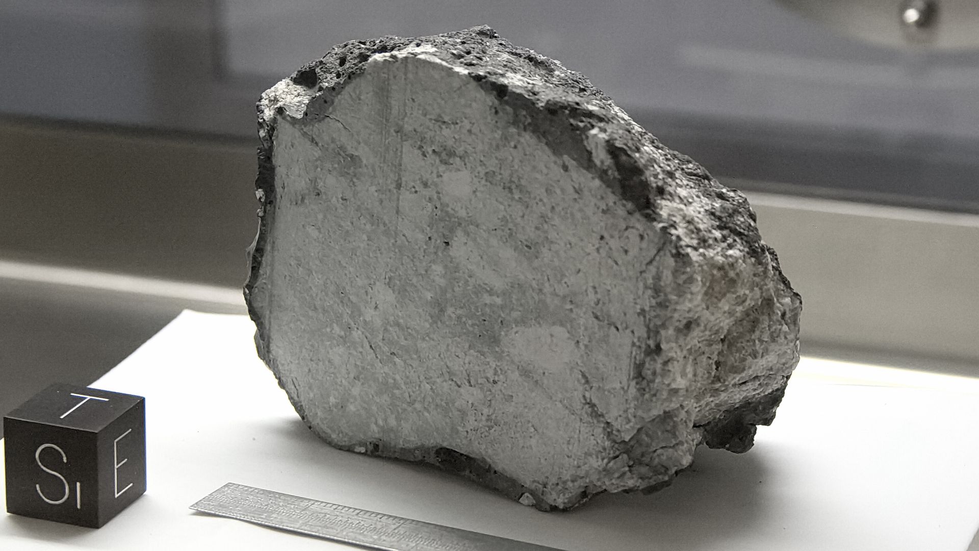 File:NASA Lunar Sample 60015.jpg
