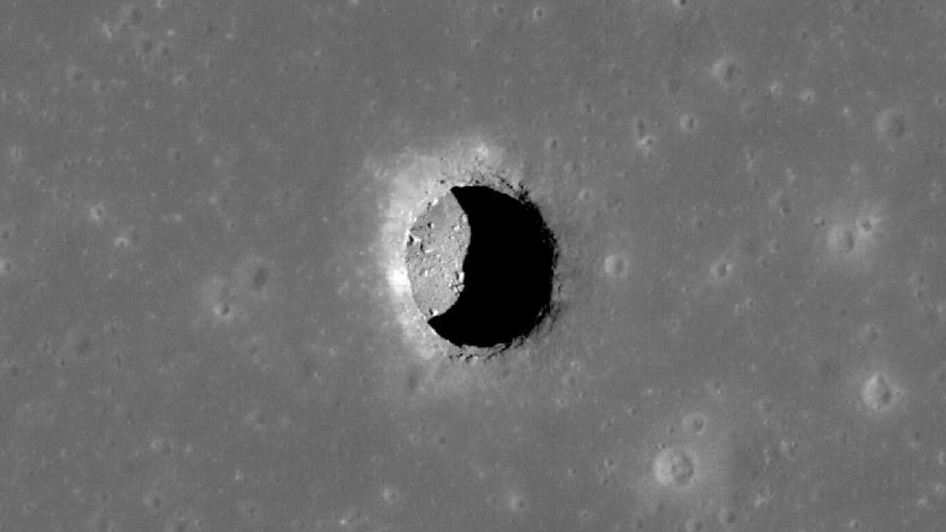 File:Mare Tranquillitatis pit crater.jpg