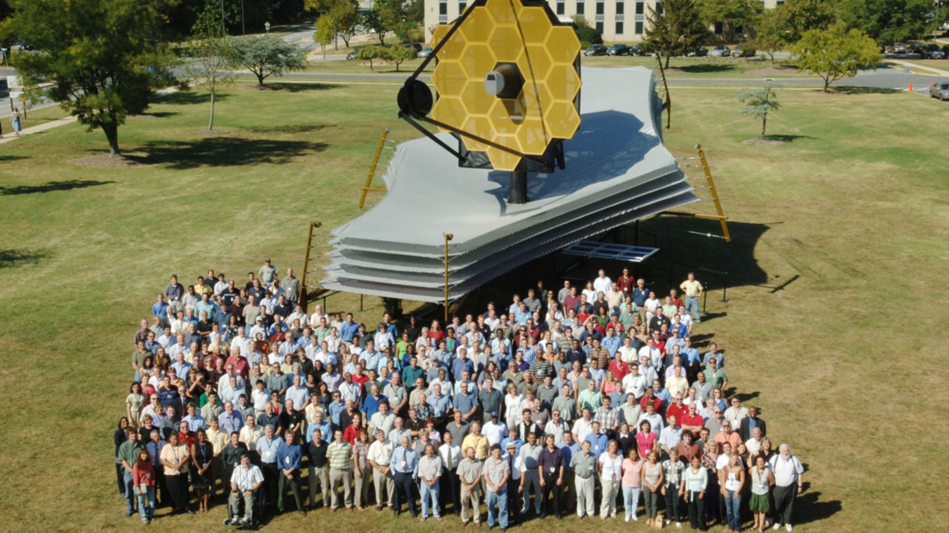 File:JWST people.jpg