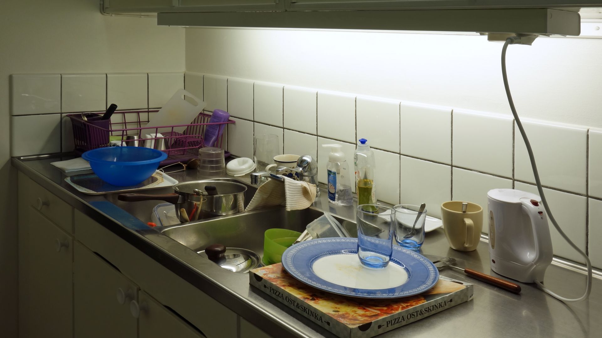 File:Messy kitchen sink.jpg