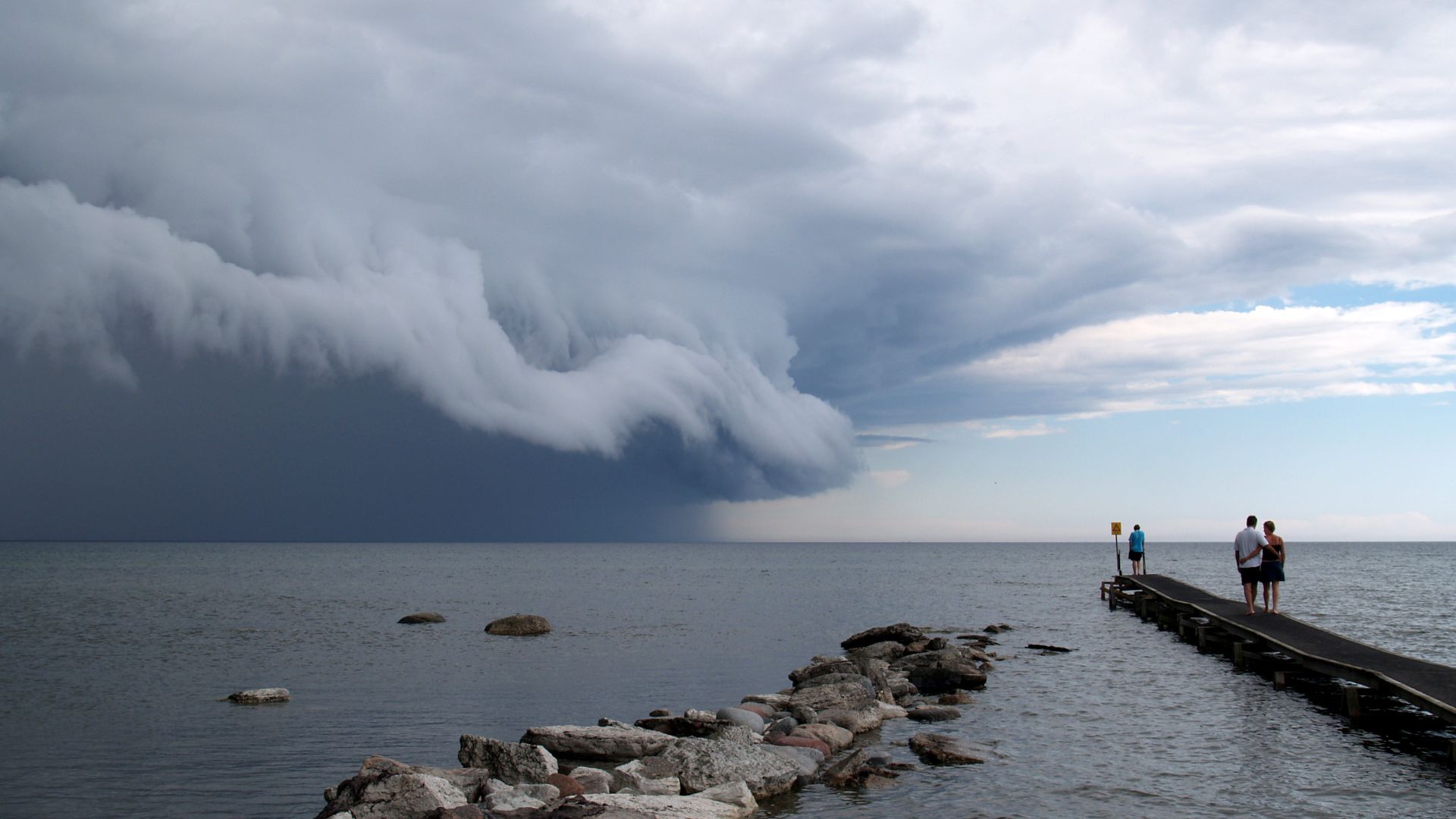 File:Cloud cumulonimbus at baltic sea-RZ.jpg
