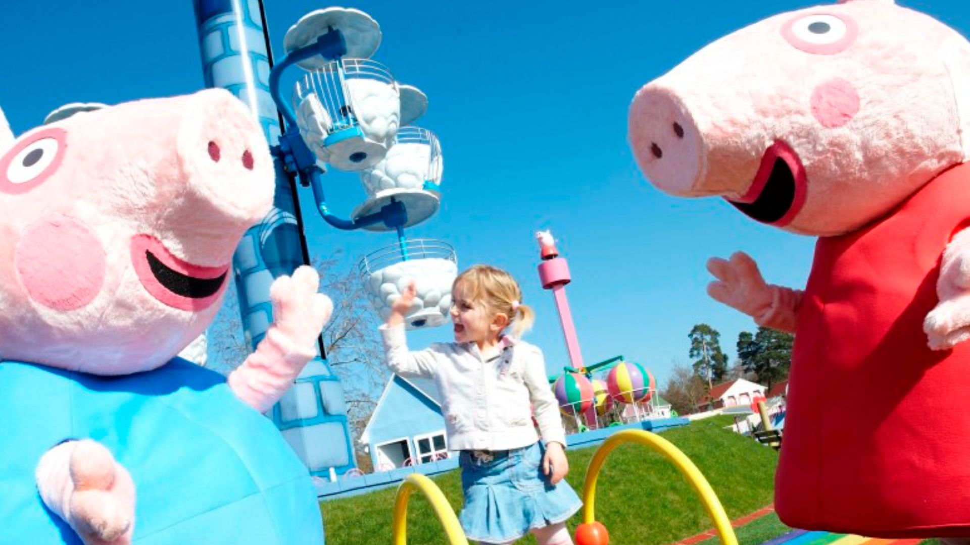 File:Peppa Pig and George in Peppa Pig World at Paultons Park.jpg