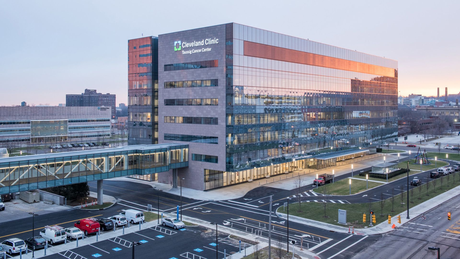 File:Taussig Cancer Center.png