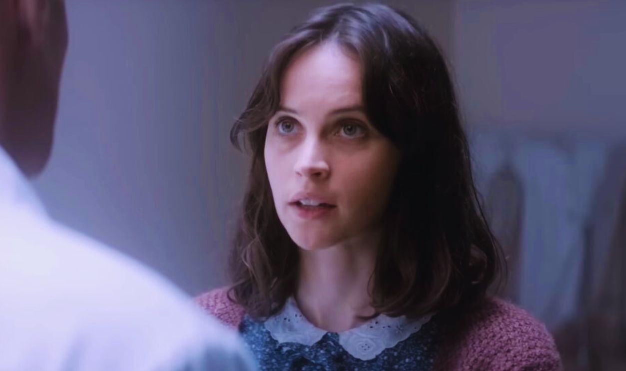 Screenshot from The Theory of Everything (2014)