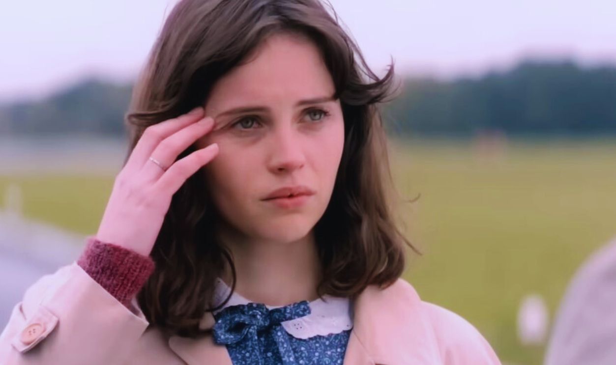 Screenshot from The Theory of Everything (2014)