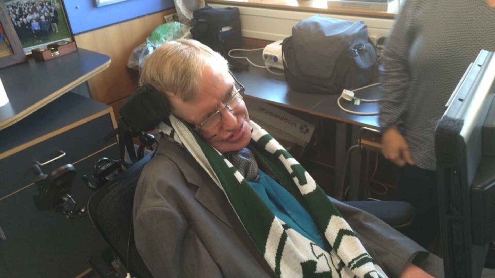 File:Scarfing Dr Stephen Hawking for the Portland Timbers.jpg
