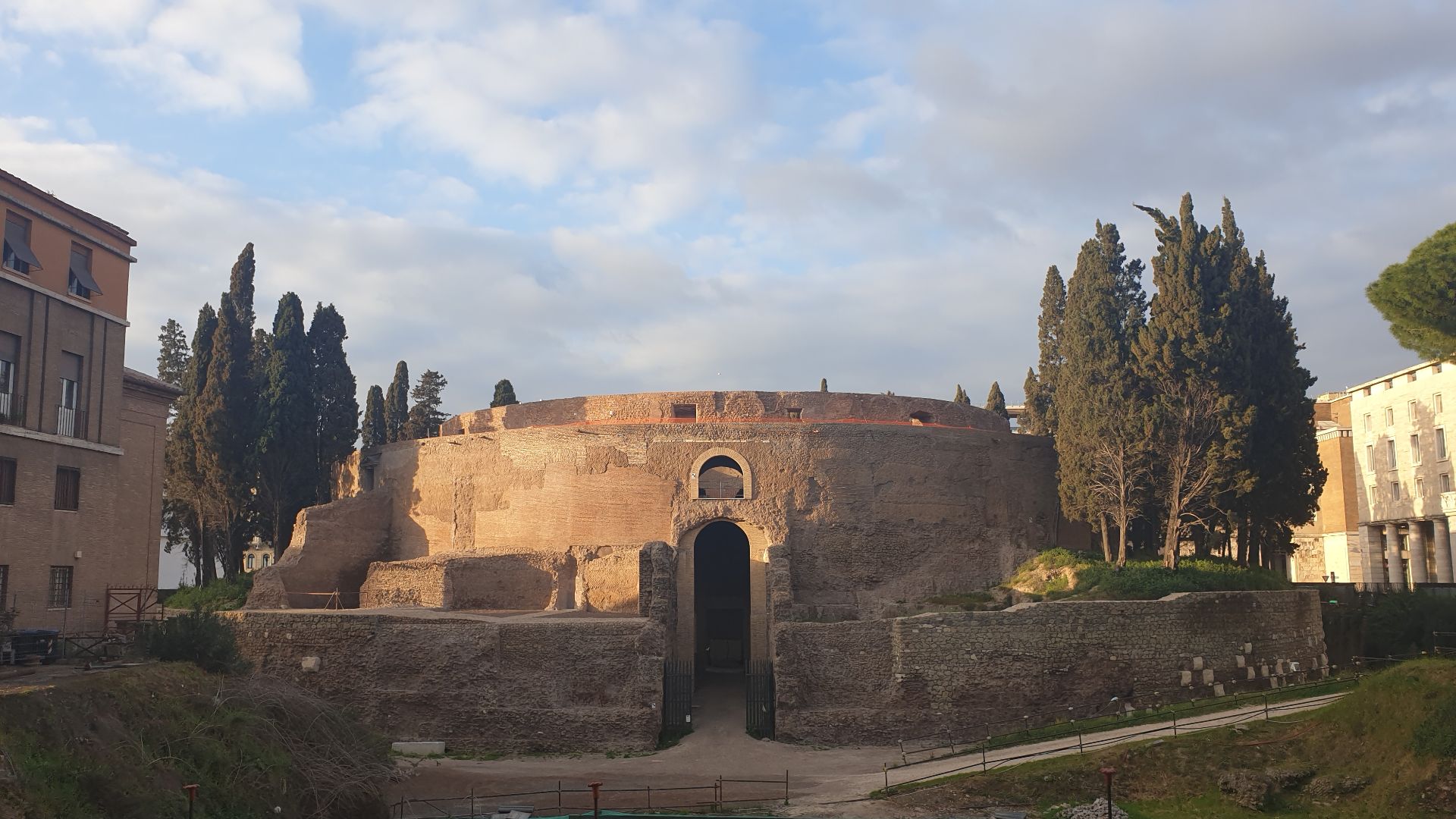 File:Photographs of the Mausoleum of Augustus 14.jpg