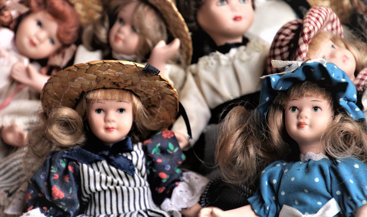 Porcelain-Dolls-Retro-Accessories