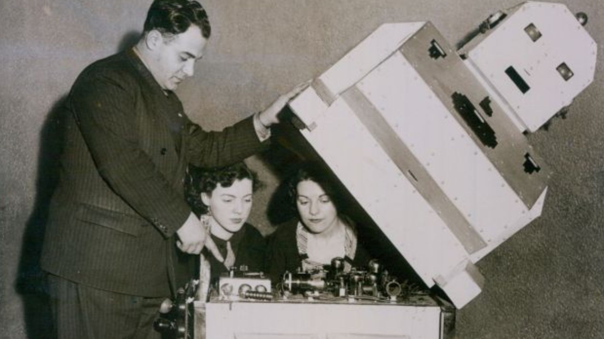 File:1935 Mental Telepathy Robot, Enrico Garcia.jpg