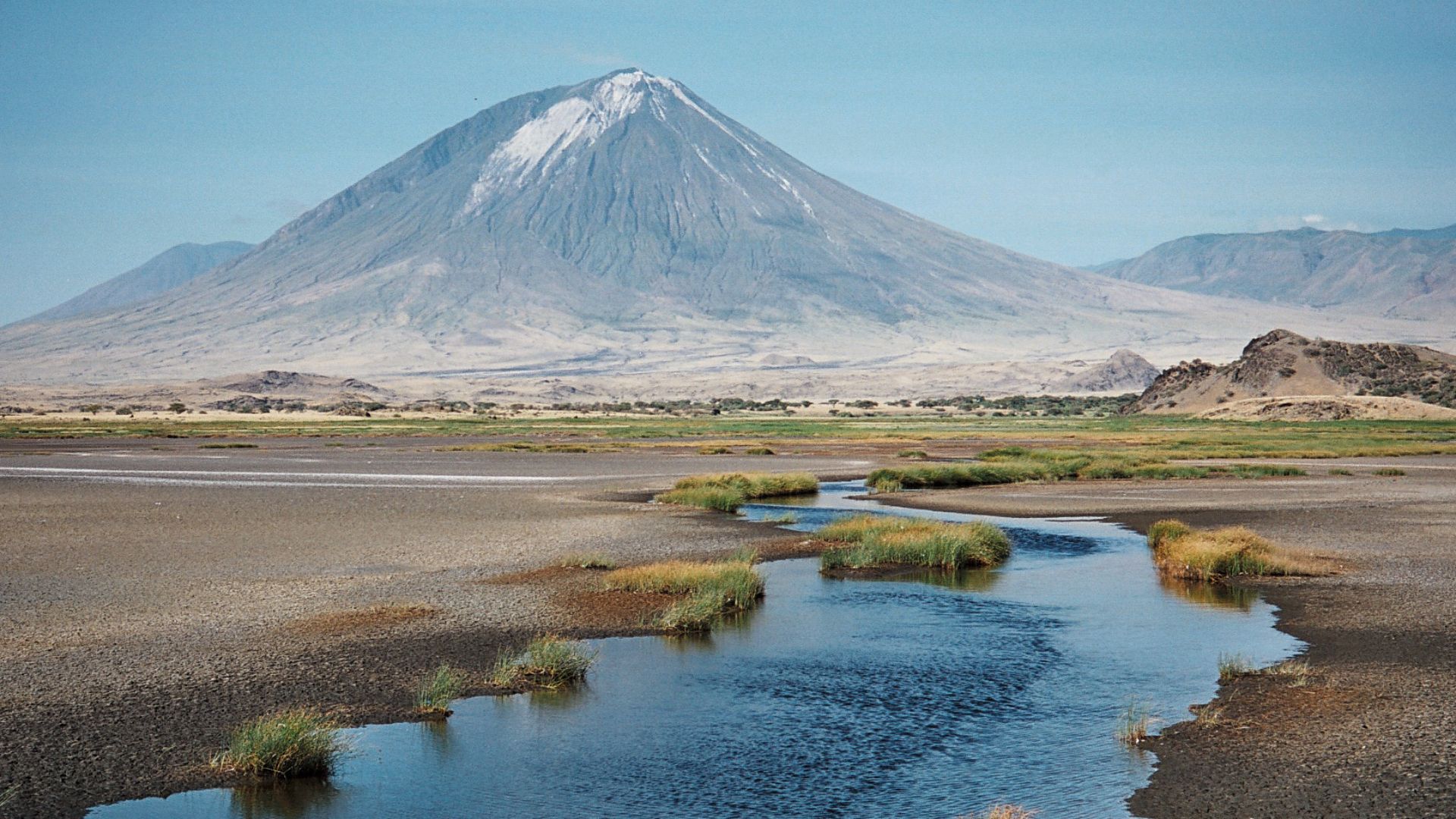 File:Lengai from Natron.jpg