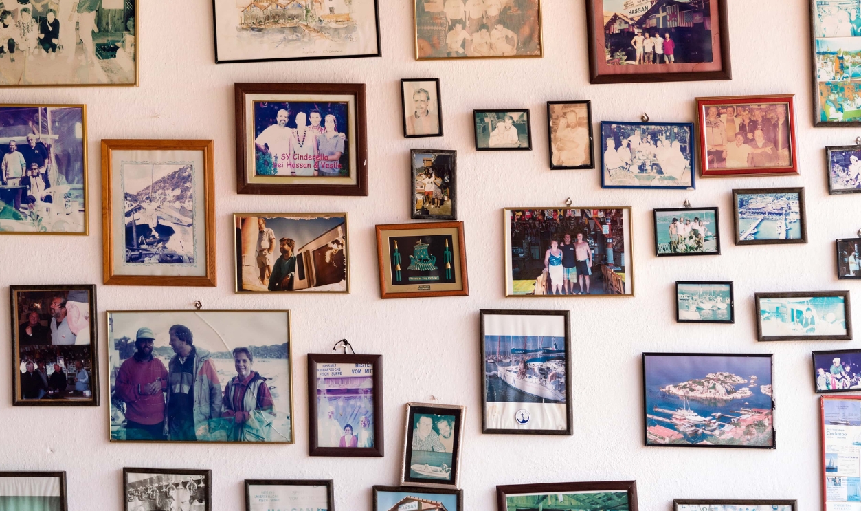 Many Photos In The Frames, Shutterstock, 525912409