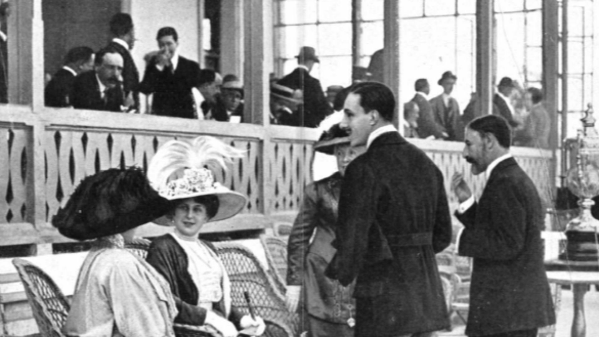 File:Alfonso XIII en el tiro pichón.png