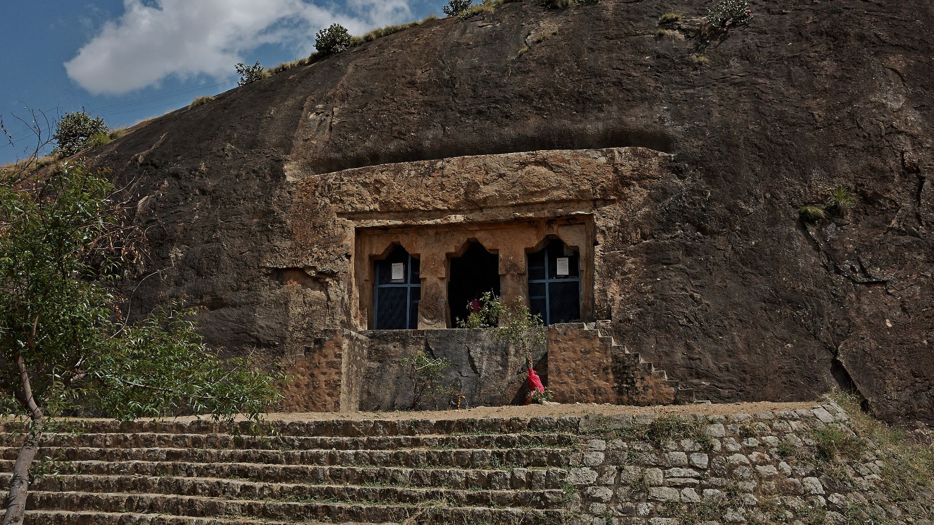 File:N-TN-T8 Rock cut cave 1 Thirumalapuram.jpg