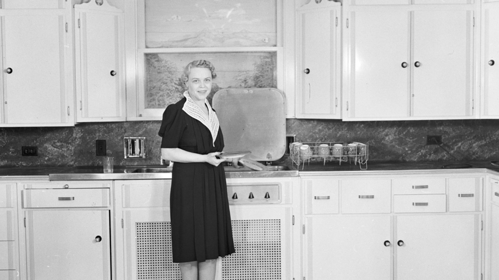 File:Woman in kitchen, 1939.jpg
