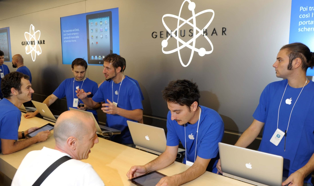 Apple Store- Gettyimages-125406423