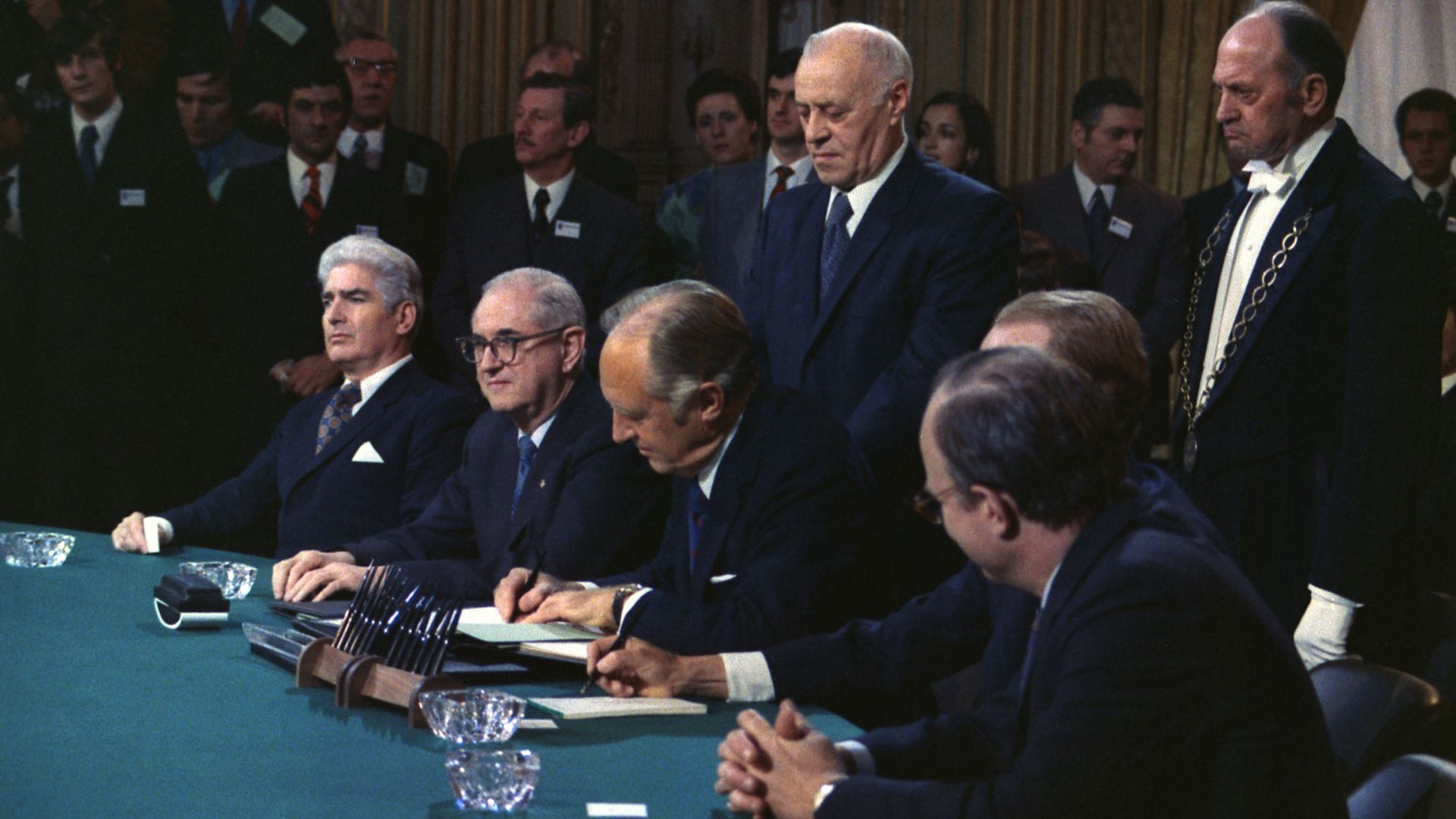File:Vietnam peace agreement signing, 27580141, new.jpg