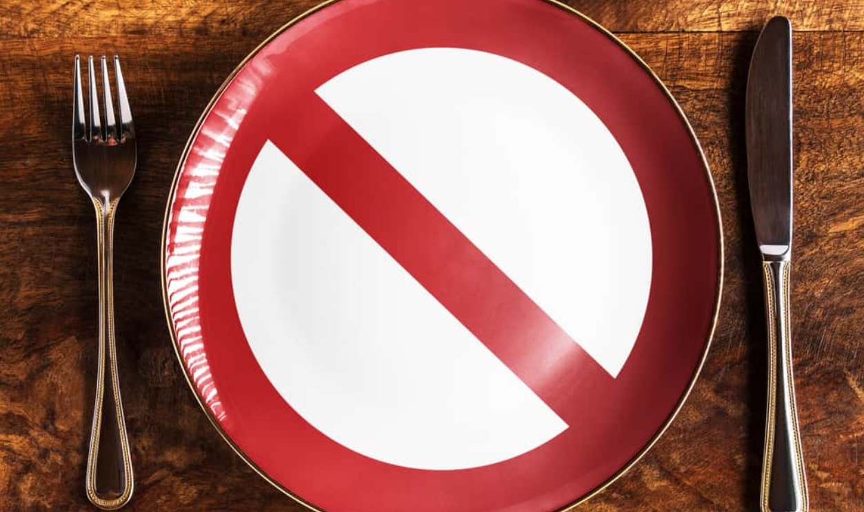 Forbidden Symbol On Plate With Fork And Knife, Shutterstock, 689475808