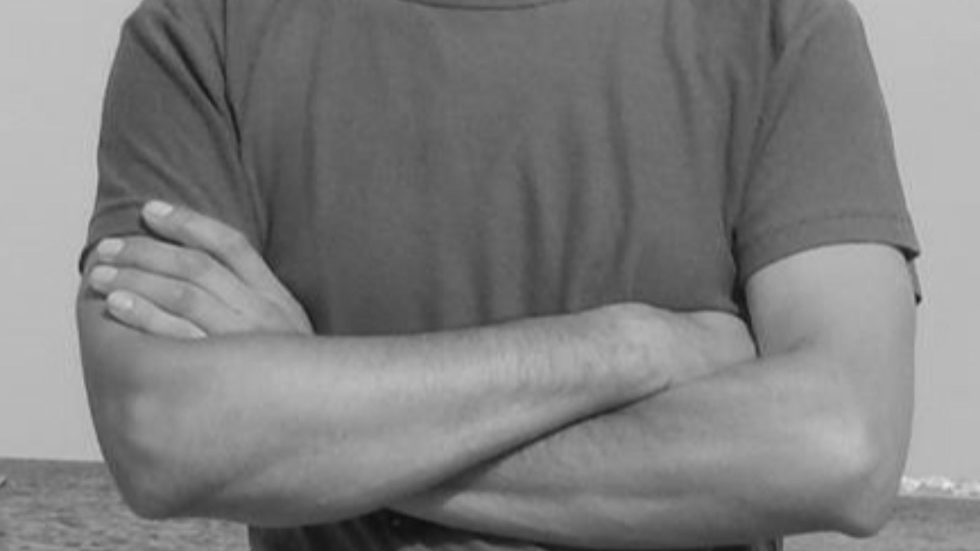 File:Crossed arms.jpg