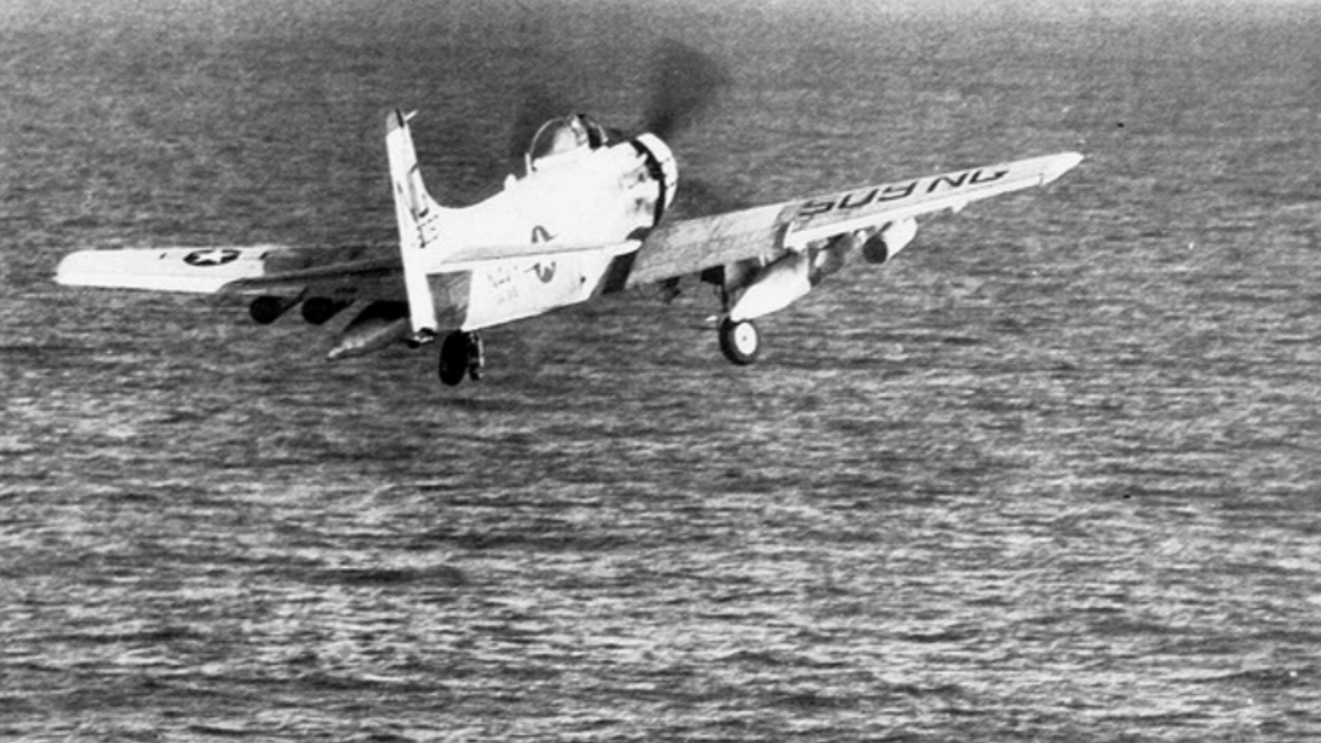 File:Douglas A-1J Skyraider of VA-95 takes off from USS Ranger (CVA-61), circa in 1965.jpg