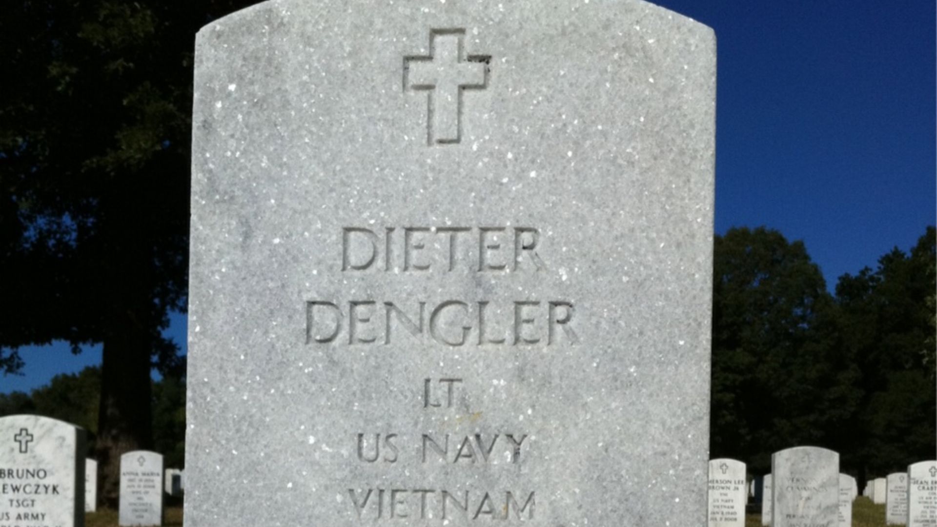 File:ANCExplorer Dieter Dengler grave.jpg