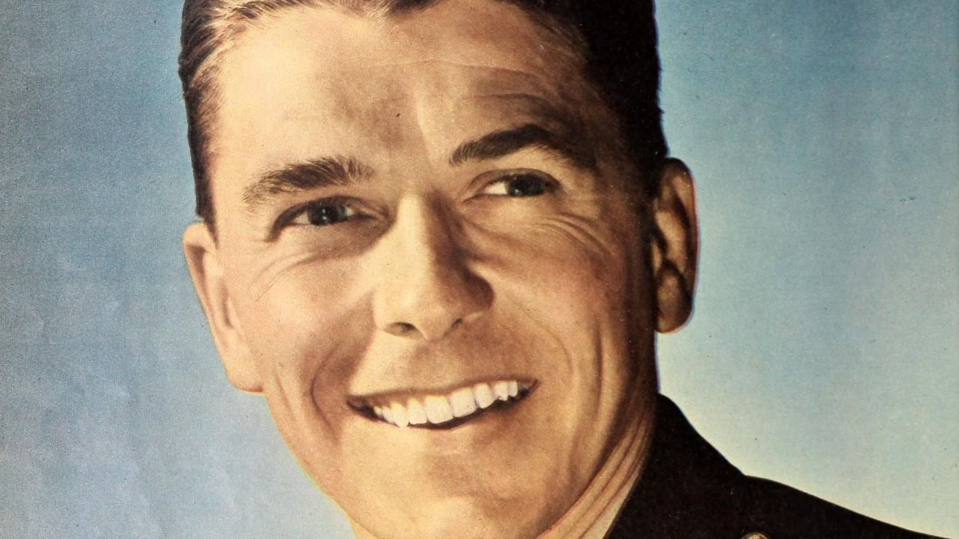 File:Ronald Reagan 1945.jpg