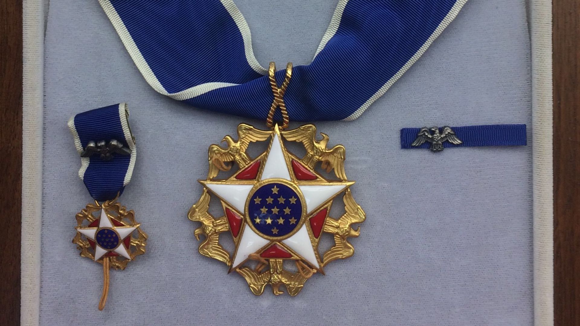 File:Presidential Medal of Freedom 1.jpg