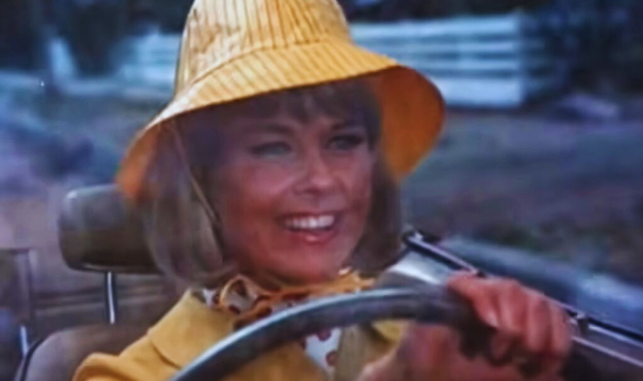 Screenshot from The Doris Day Show (1968)