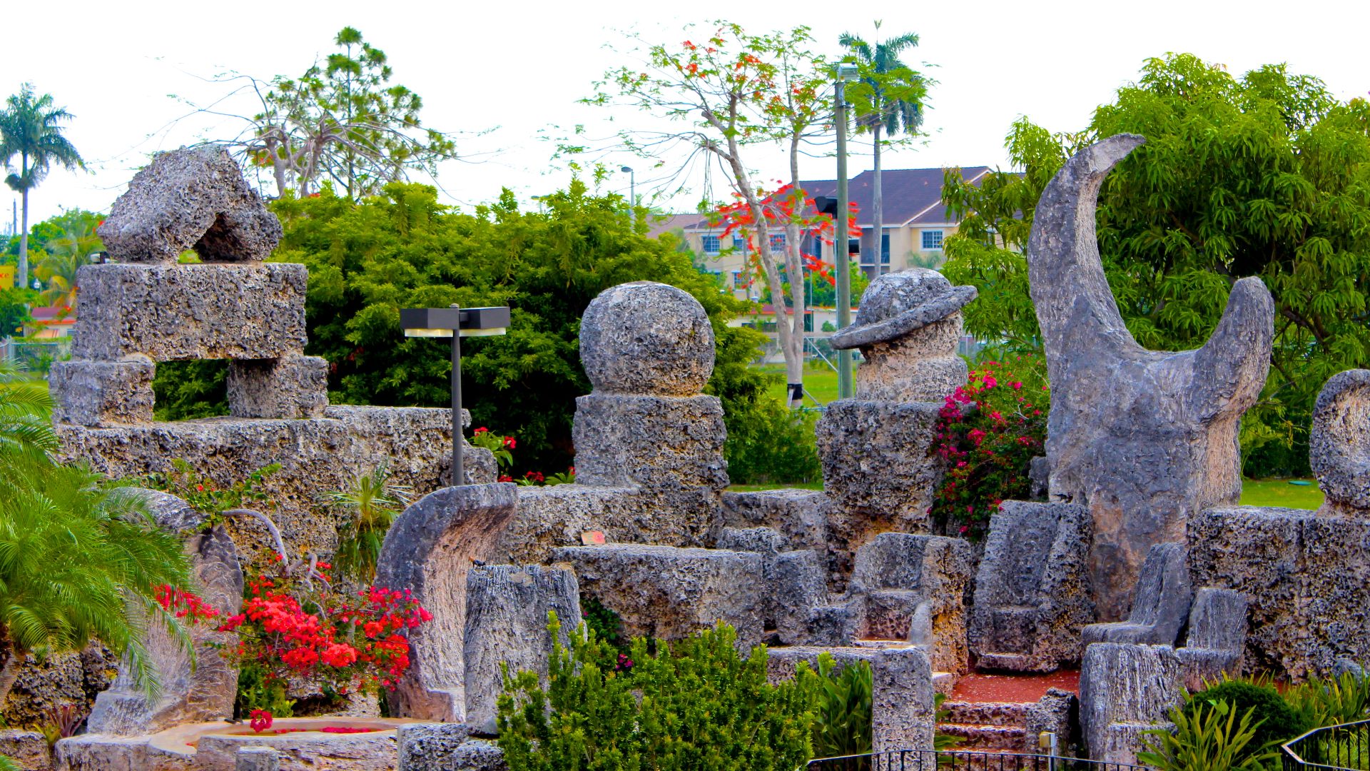 File:Coral Castle.jpg