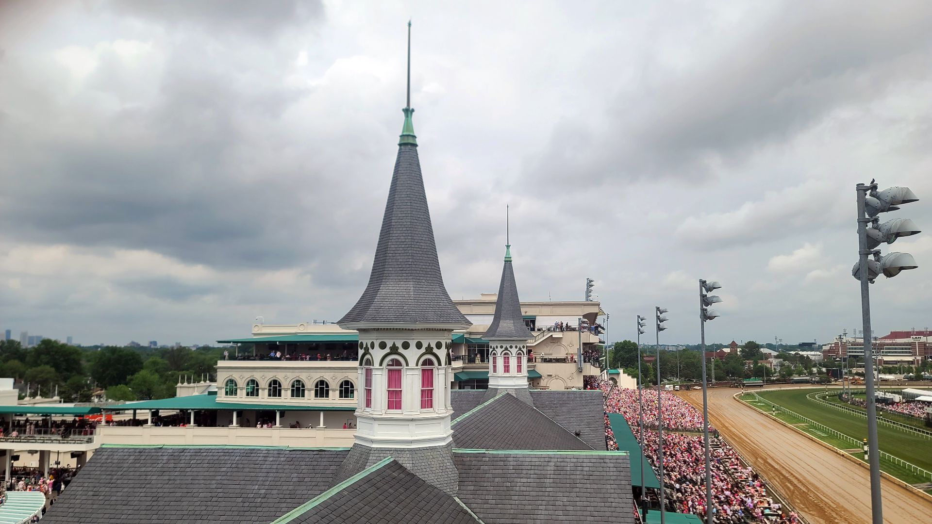 File:Twin Spires at Churchill Downs.jpg
