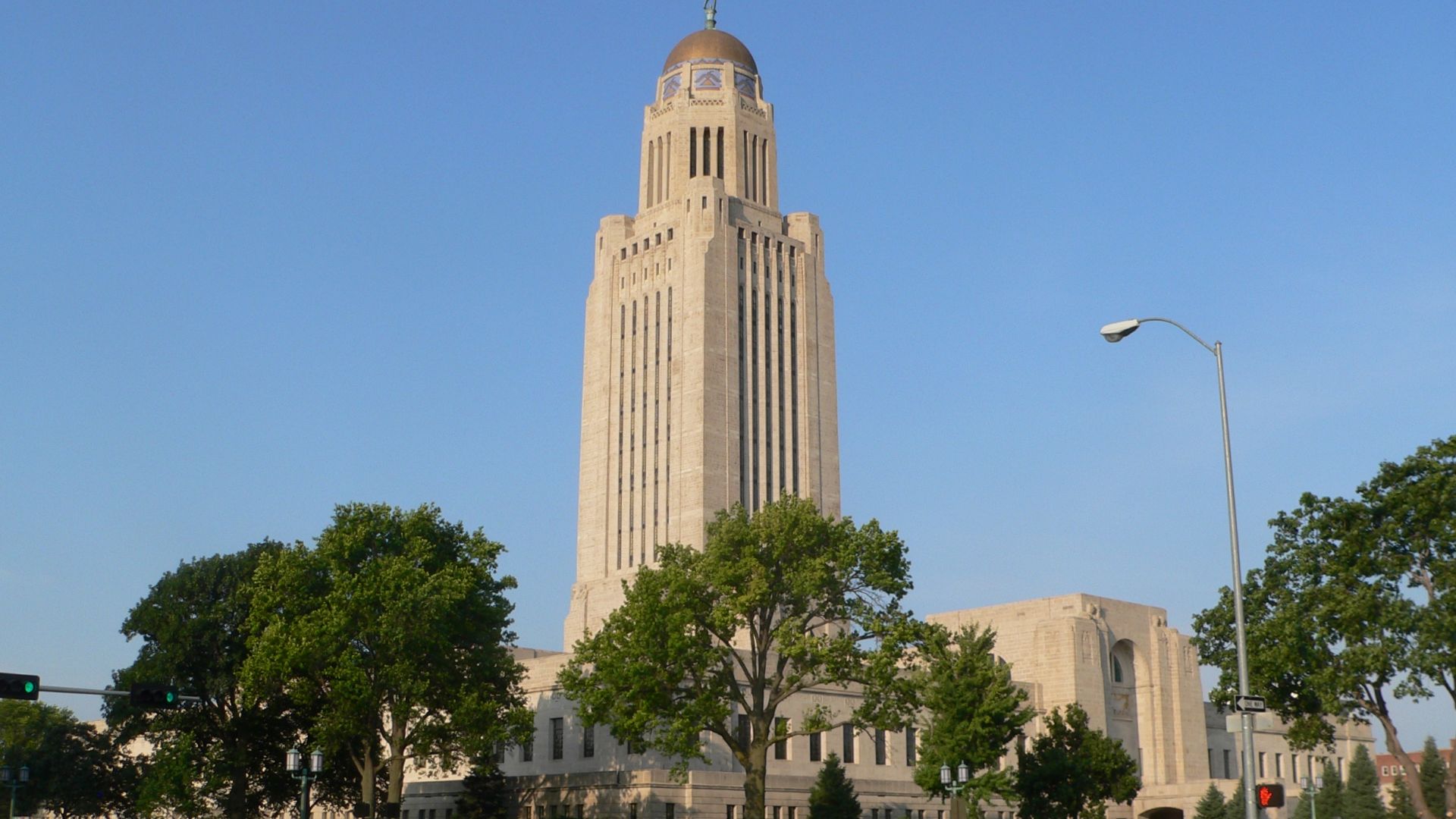 File:Nebraska State Capitol from NE 1.JPG
