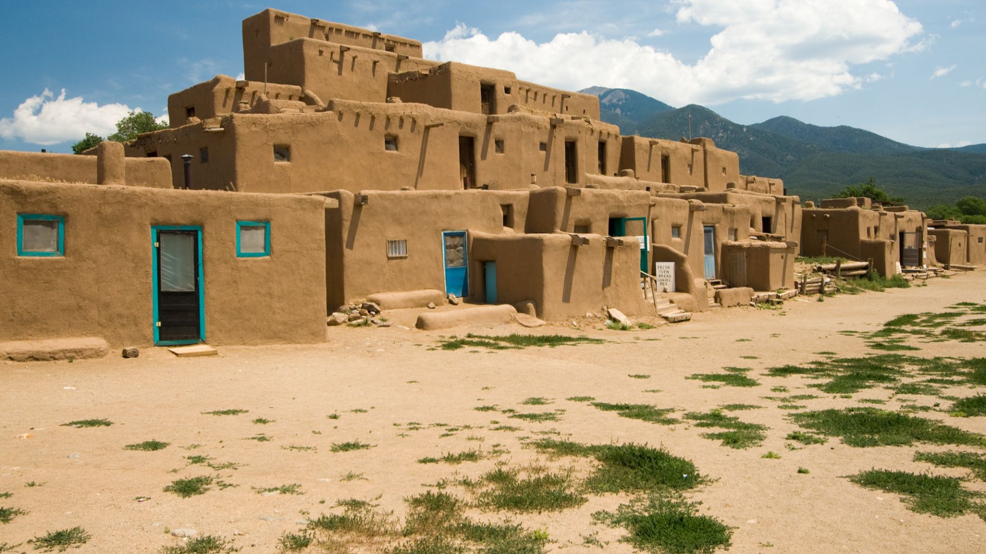 File:USA 09669 Taos Pueblo Luca Galuzzi 2007.jpg