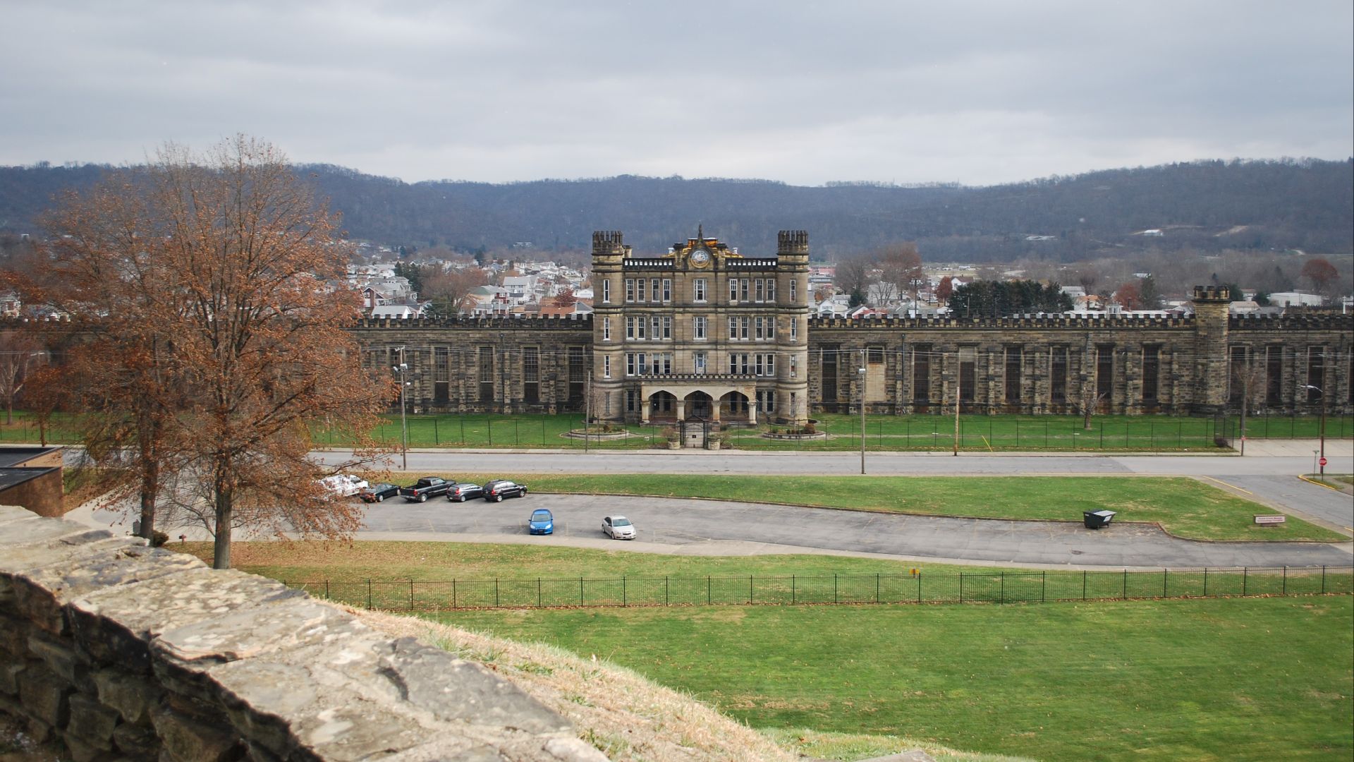 File:West Virginia State Penitentiary, Moundsville, WV Taken from top of the Grave Creek Mound.jpg