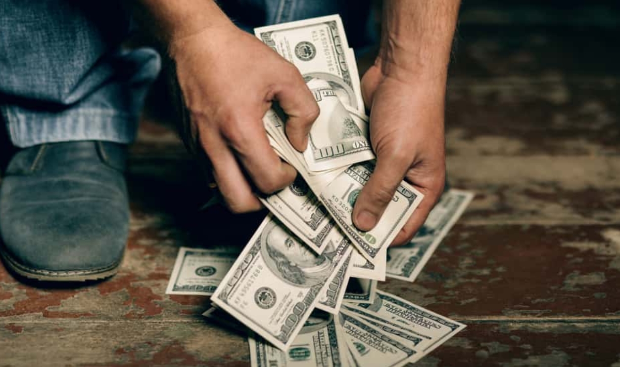 Money As Garbage, Shutterstock, 221538340