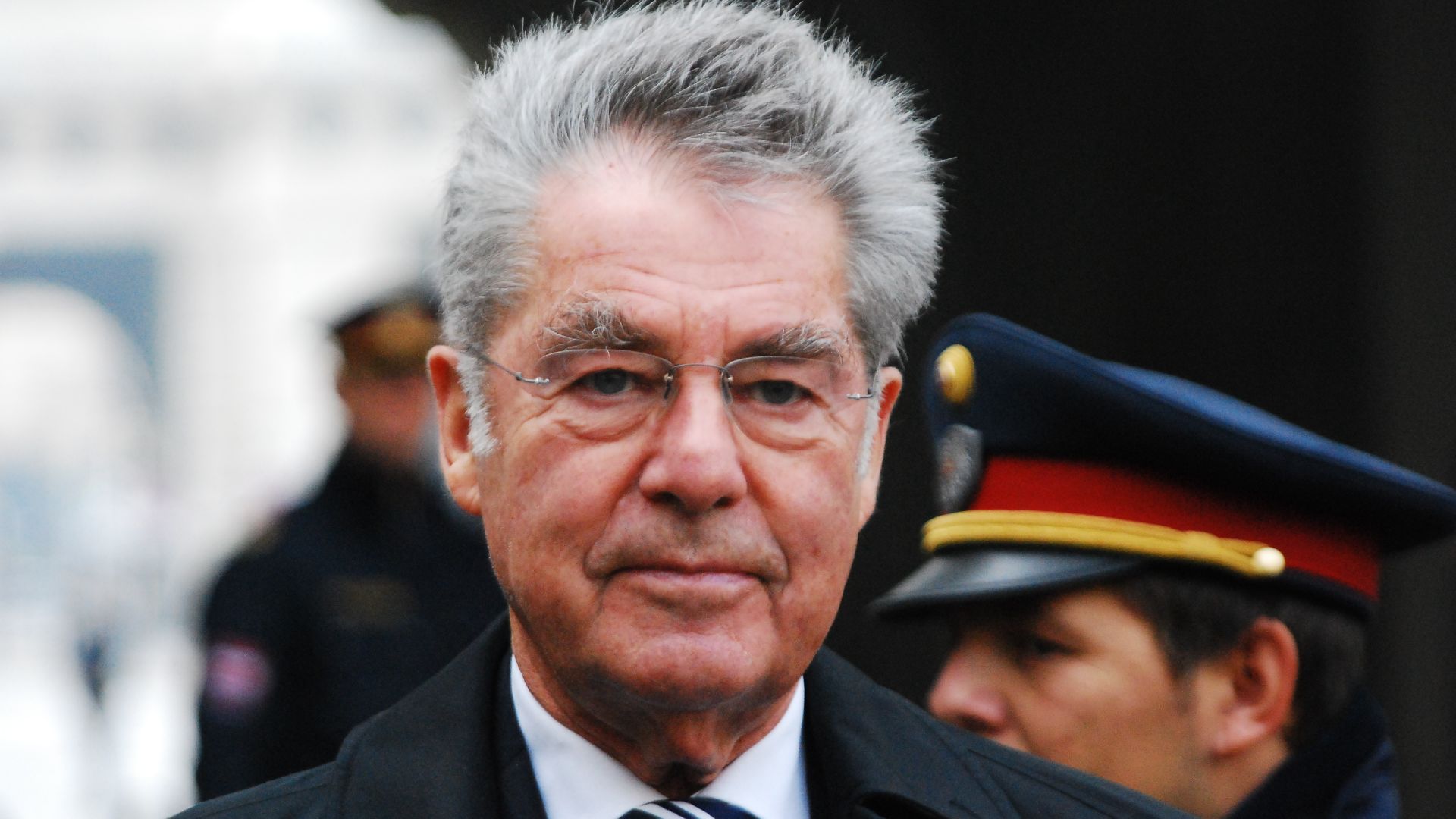 File:2012-11-13 0258 Wien01 Innerer Burghof Staatsbesuch UHBP Heinz Fischer.JPG