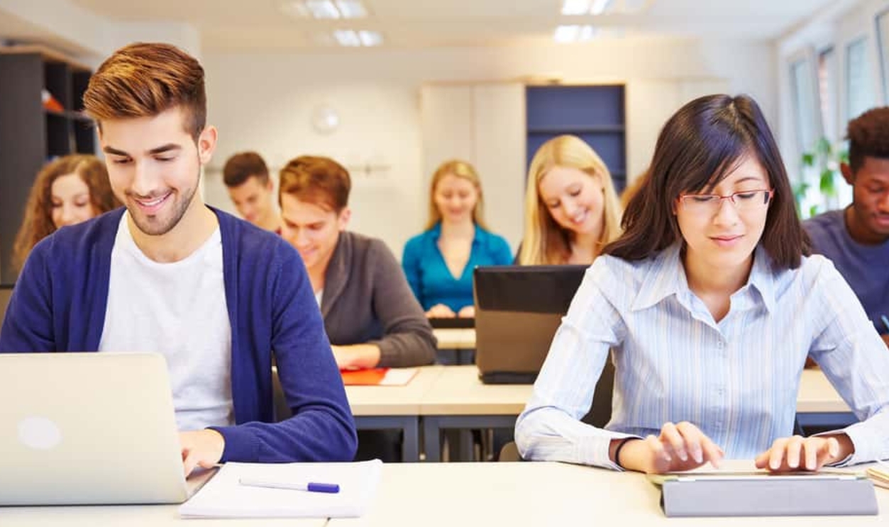 Computer Class In University, Shutterstock, 171910880