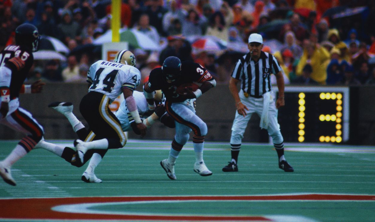 Gettyimages - 515428320, Walter Payton Runs the Football During Game