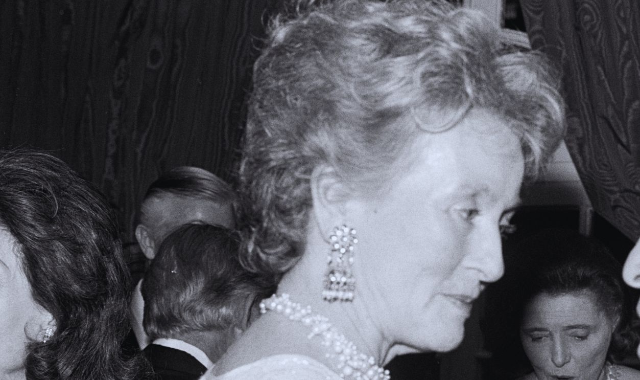 Gettyimages - 1429666727, Lillian Hellman Dinner at Lord & Taylor (L-R) Marietta Tree, Patricia Neal, and Jerry Zipkin attend a dinner inside a Lord & Taylor store in New York City on October 9, 1977.