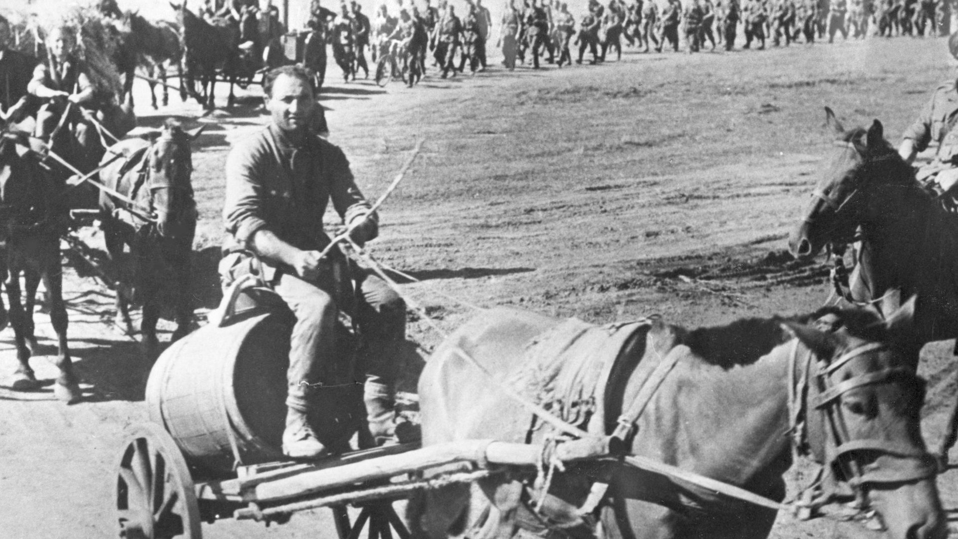 File:Kolumna piechoty niemieckiej w marszu na Stalingrad (2-936).jpg