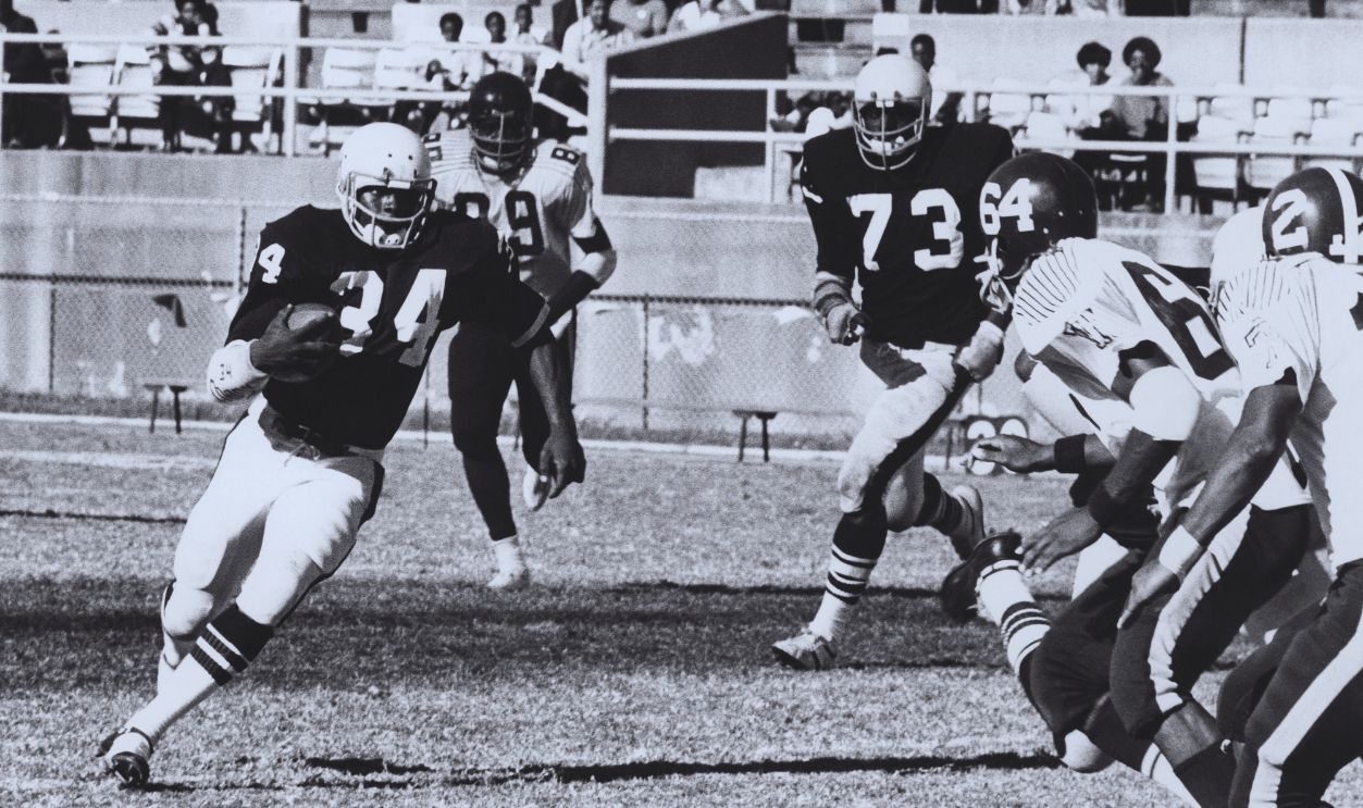 Gettyimages - 1397786080, Jackson State running back Walter Payton playing in game 