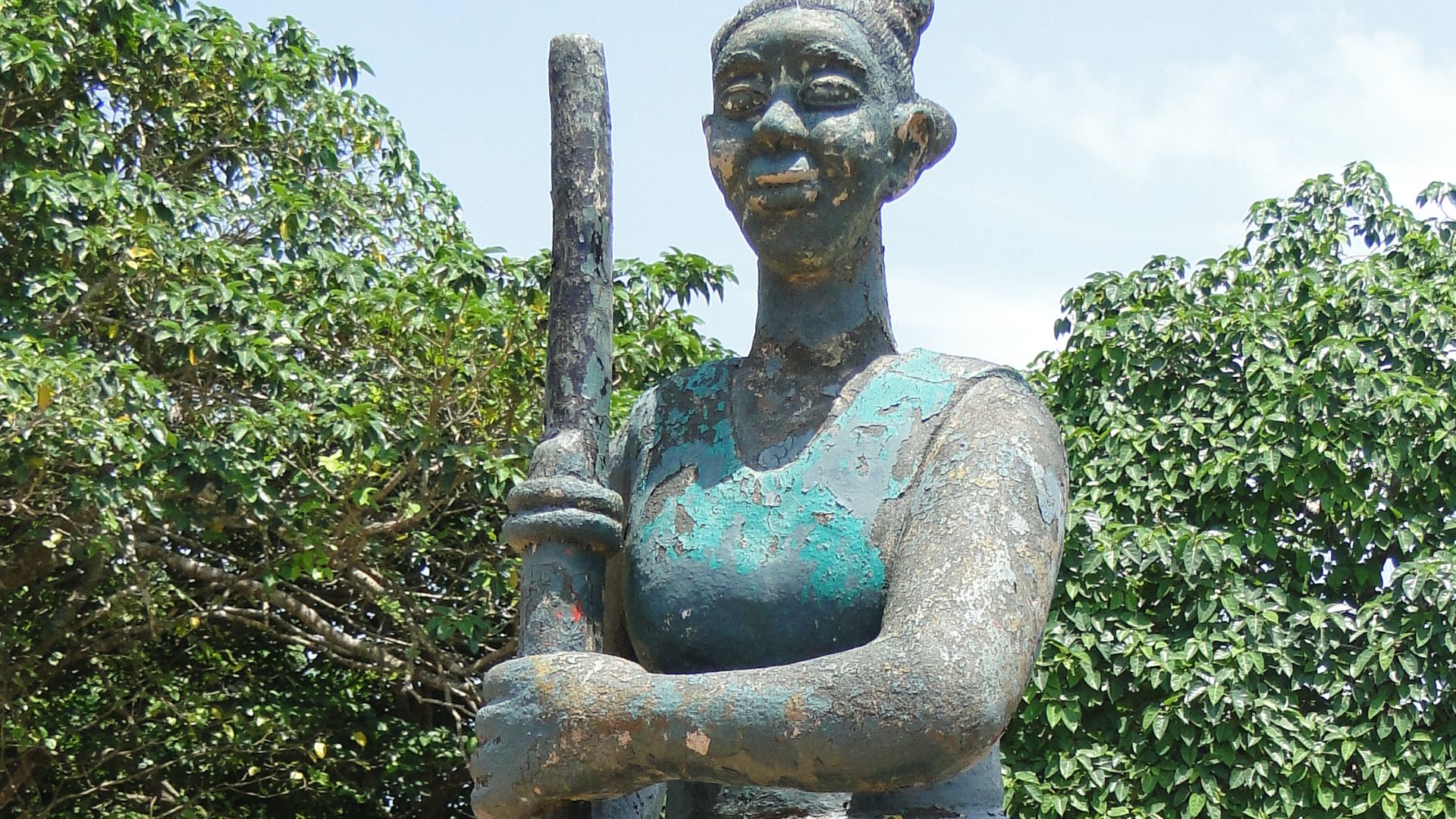 File:Sculpture of Amazon Female Warrior - Slave Route - Ouidah - Benin.jpg