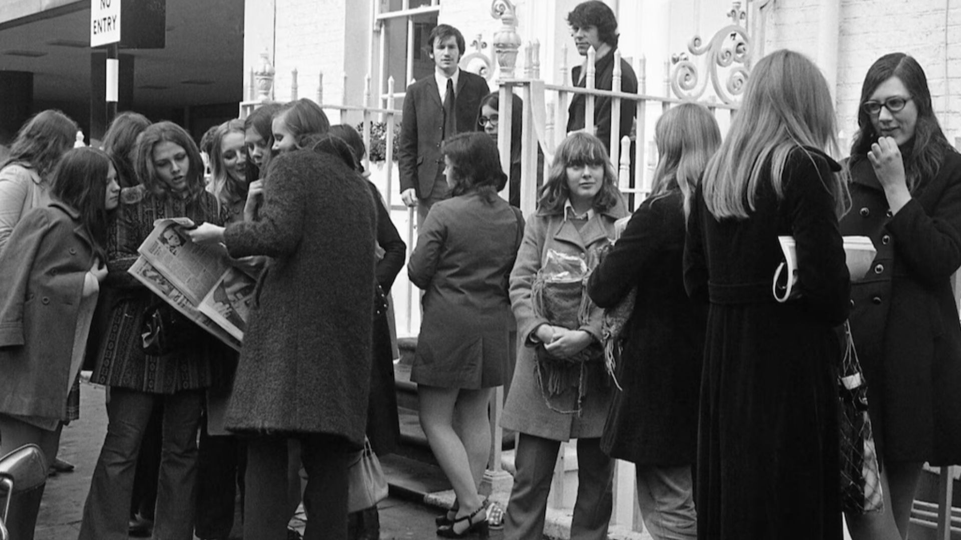 File:Fans Gather Outside Apple Office After McCartney’s Exit News (1970).jpg