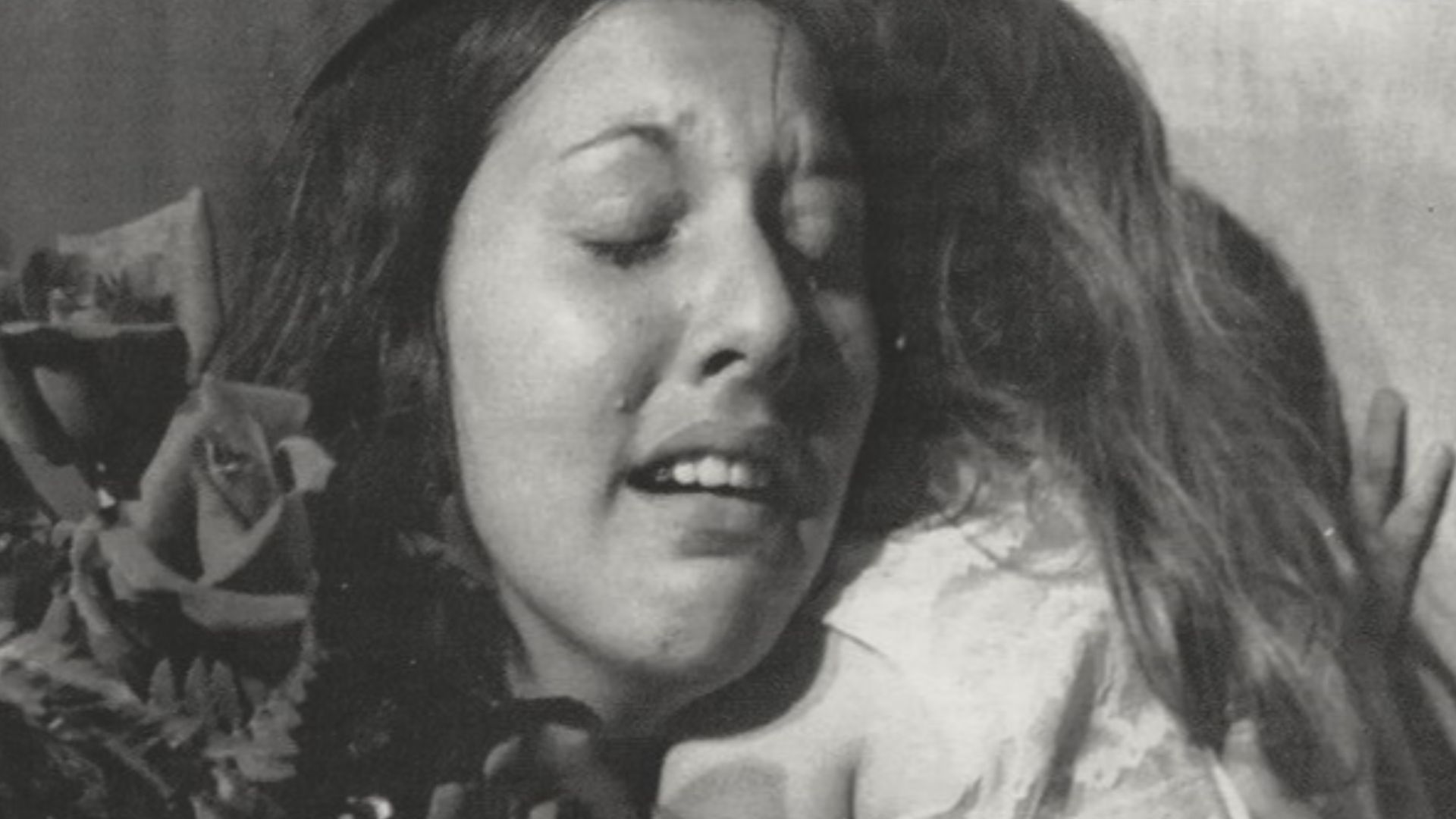 File:Mary Ann Vecchio Reunited Sister Sharon May 24 1970 Indianapolis Star.jpg