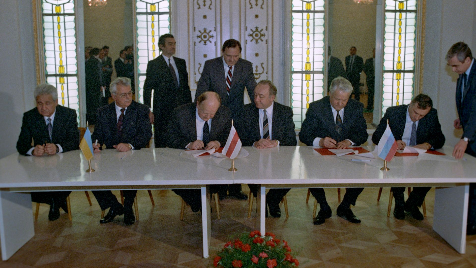 File:RIAN archive 848095 Signing the Agreement to eliminate the USSR and establish the Commonwealth of Independent States.jpg