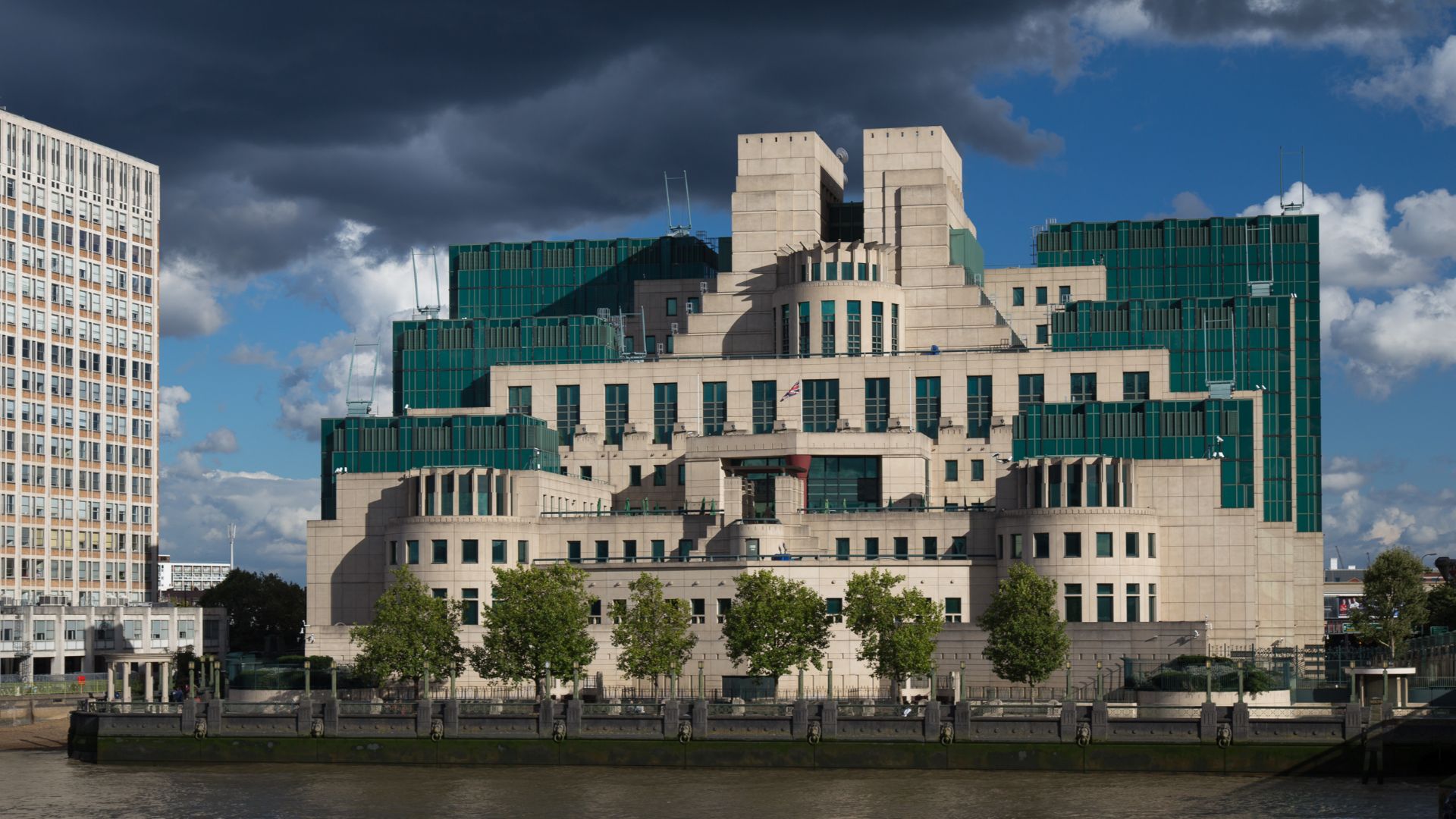 File:SIS building (26327425611).jpg