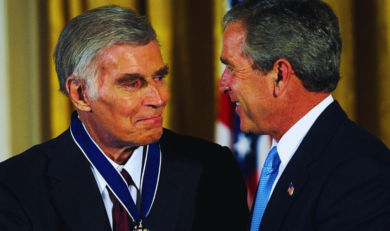 Gettyimages - 1253137056, US-BUSH-HESTON-MEDAL